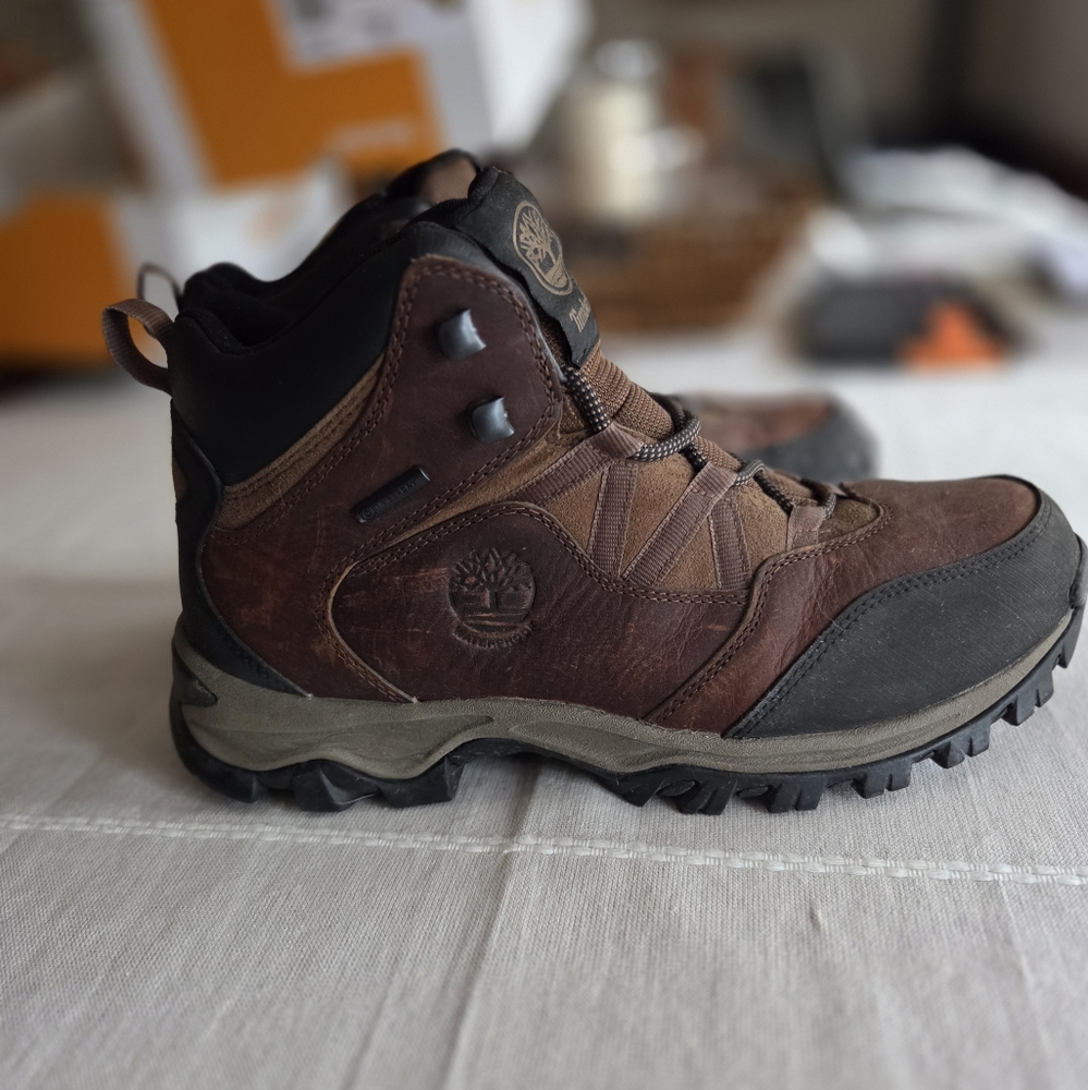 Timberland Mens Mid Waterproof Hiking Boots size 9